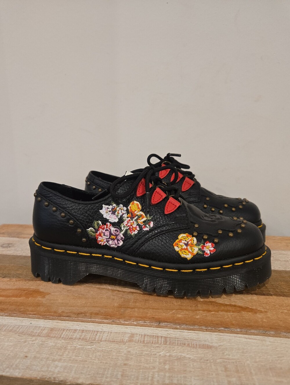 Dr Martens Serova Day Of The Dead Black Skull Floral Stud Shoes Size 6 Rare